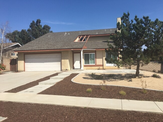 Building Photo - Stunning 5-Bedroom Home for Rent in Desirable Corona Neighborhood!