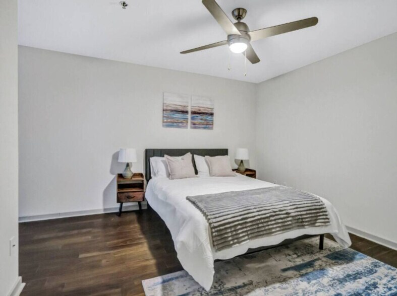 Building Photo - 1555 Elm St