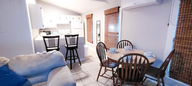 Building Photo - 109 E Venus Ln