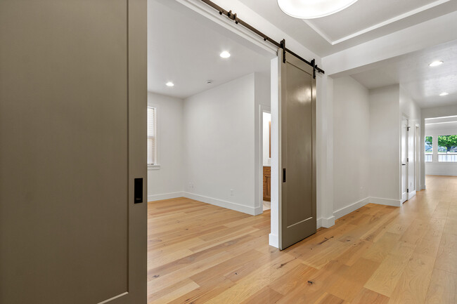 Building Photo - 4646 S Selatir Way