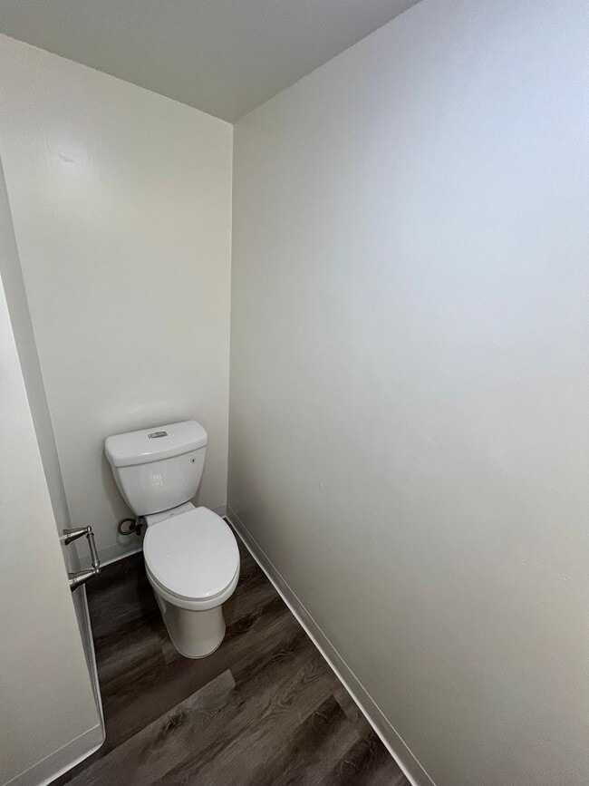 Building Photo - For Rent: 3 Bed, 2.5 Bath Townhome in Univ...