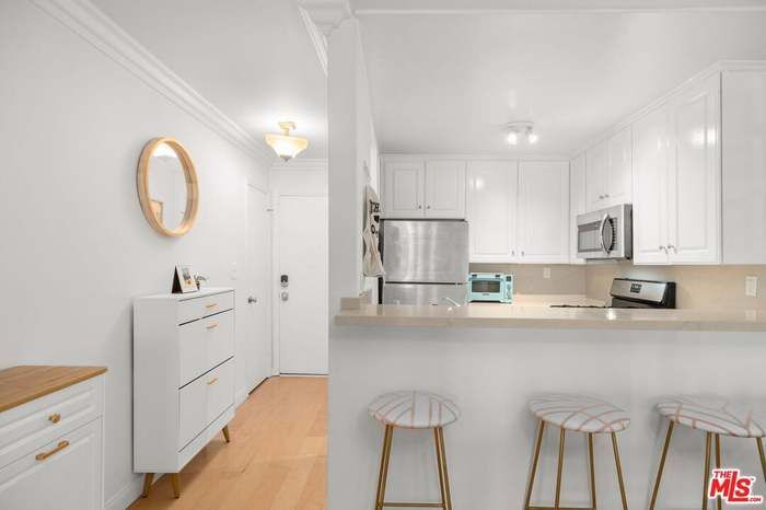 Building Photo - 1125 Pico Blvd