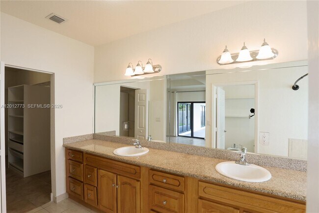 Building Photo - 17120 SW 92nd Ct