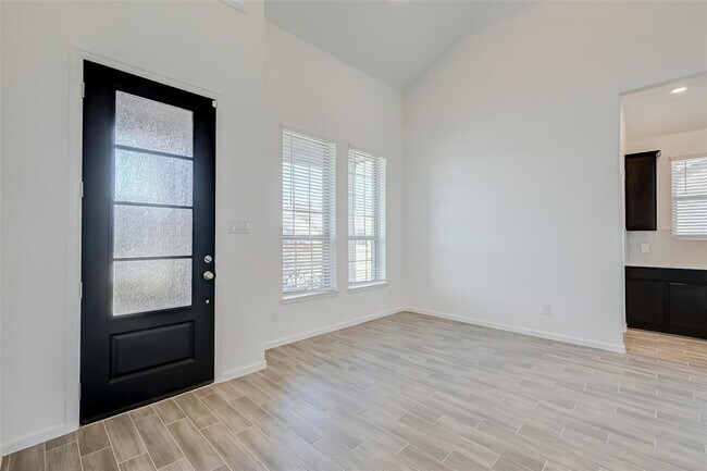 Building Photo - 2223 Rustboro Dr