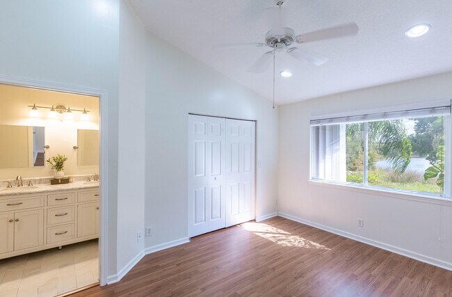 Building Photo - 6916 Crooked Fence Dr