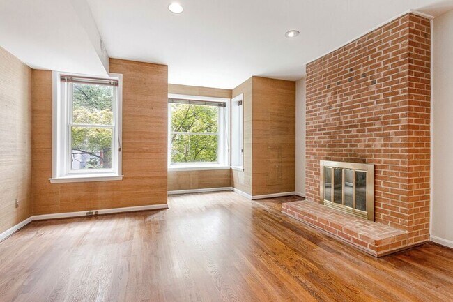 Building Photo - 127 11th St NE