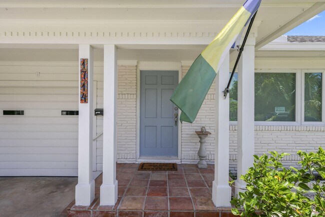 Building Photo - 1714 N Palmway