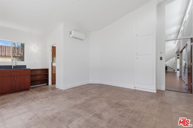 Building Photo - 444 S Windsor Blvd