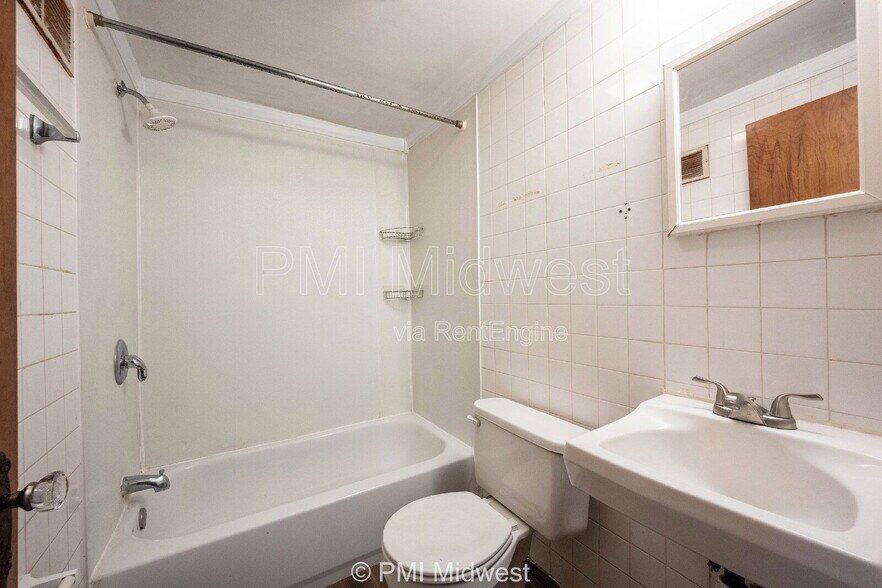 Building Photo - 1401 N Alton Ave