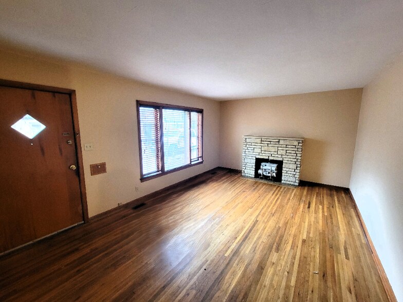 Building Photo - 1112 N Woodrow Ave