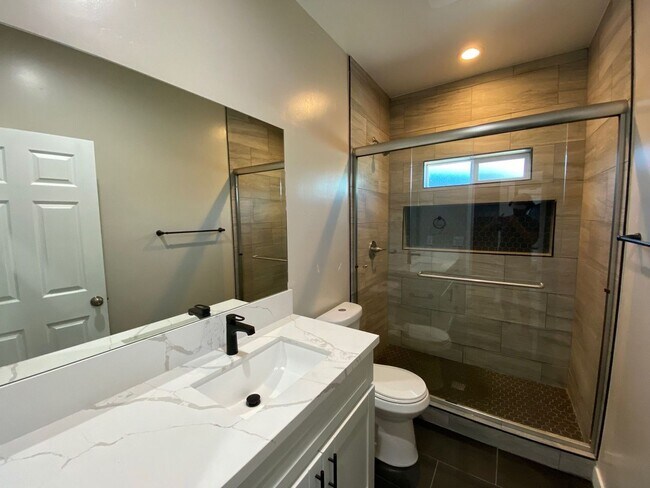 Building Photo - Newly built (2022)! 4BD/2BA, HUGE Yard!