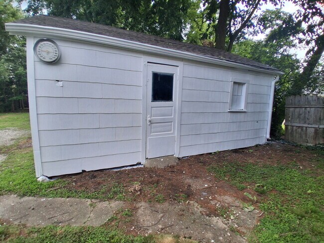 Building Photo - 205 E Phoenix Ave