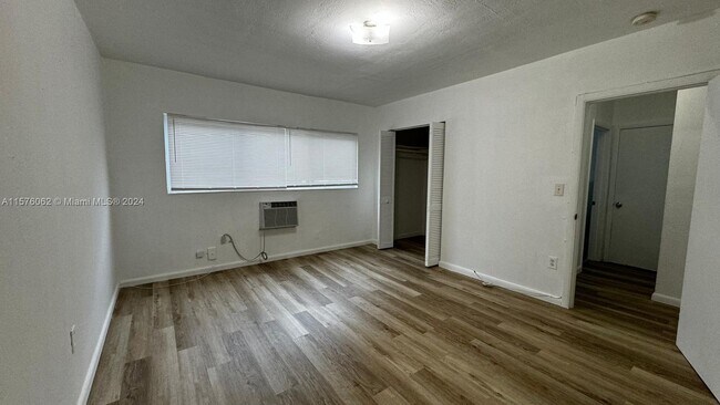 Building Photo - 1225 Marseille Dr