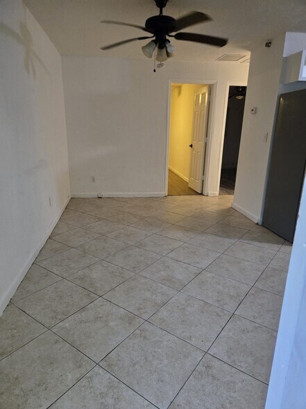 Building Photo - 1615 Avenue E