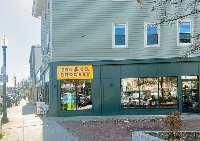 Building Photo - 360 Meridian St