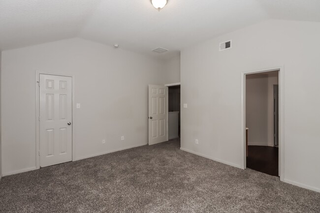 Building Photo - 2823 Packard Elm St