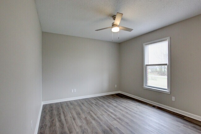 Building Photo - 2481 Clarksville Rd
