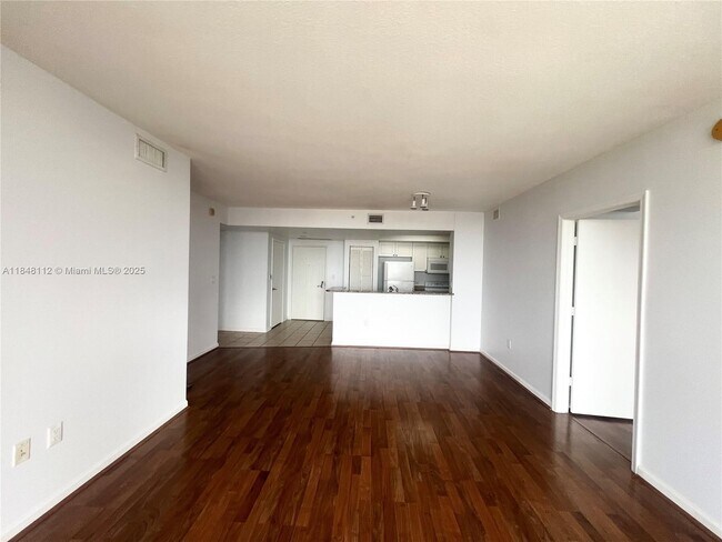 Primary Photo - 19501 W Country Club Dr