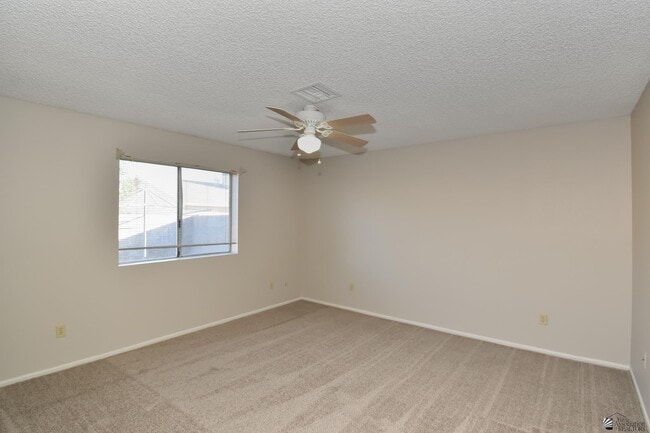 Building Photo - 2716 W Oakwood Ln