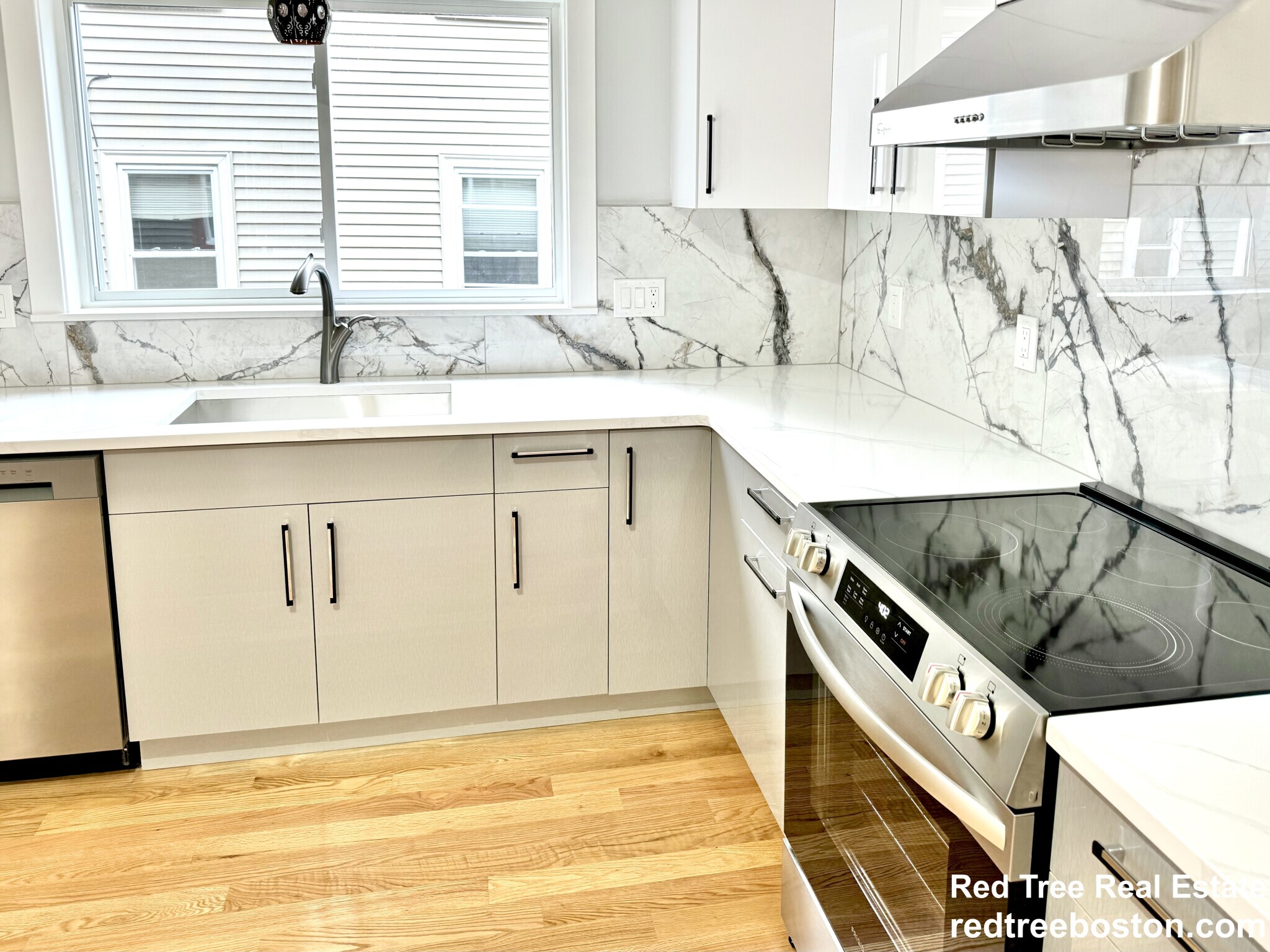 Building Photo - 190 Hillside St