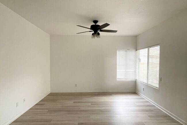 Building Photo - 11417 W Sage Ct