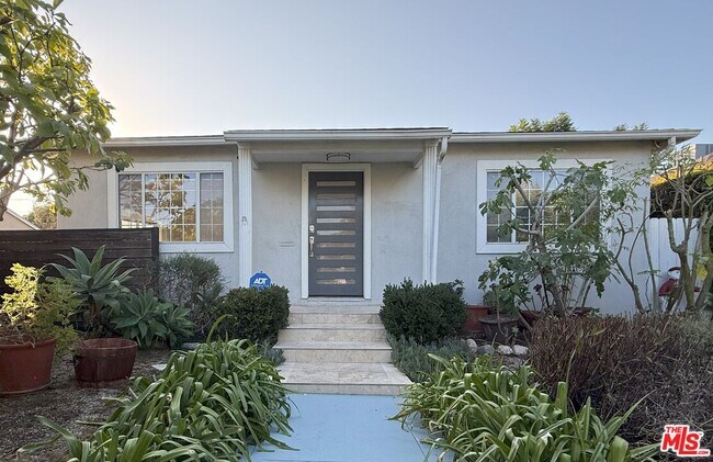 Primary Photo - 2939 Oakhurst Ave