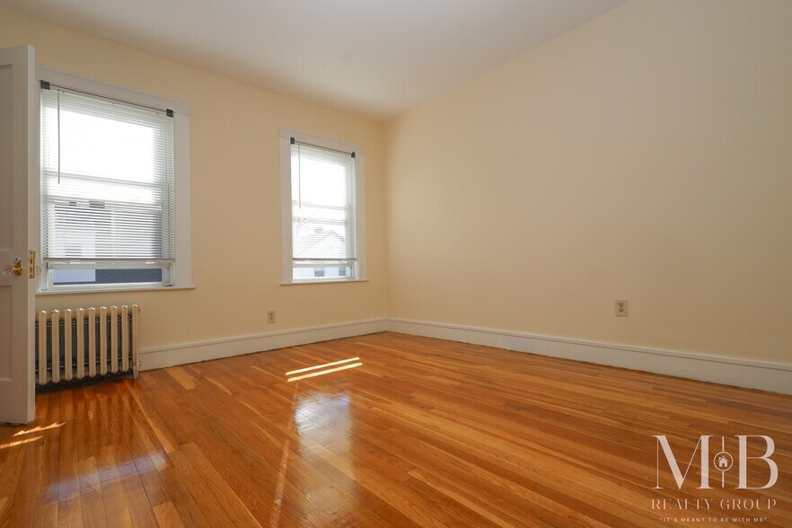 Building Photo - 110 Murdock St