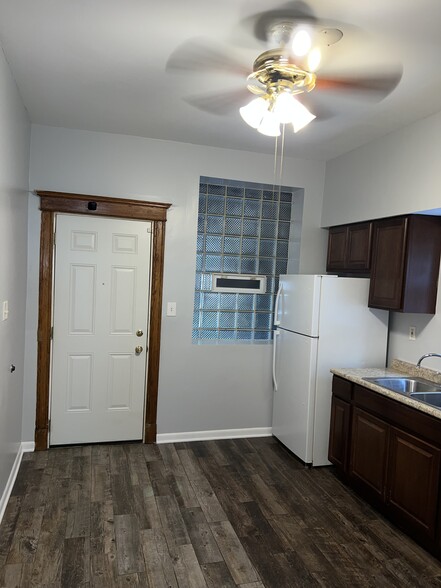 Building Photo - 6833 S Ada St