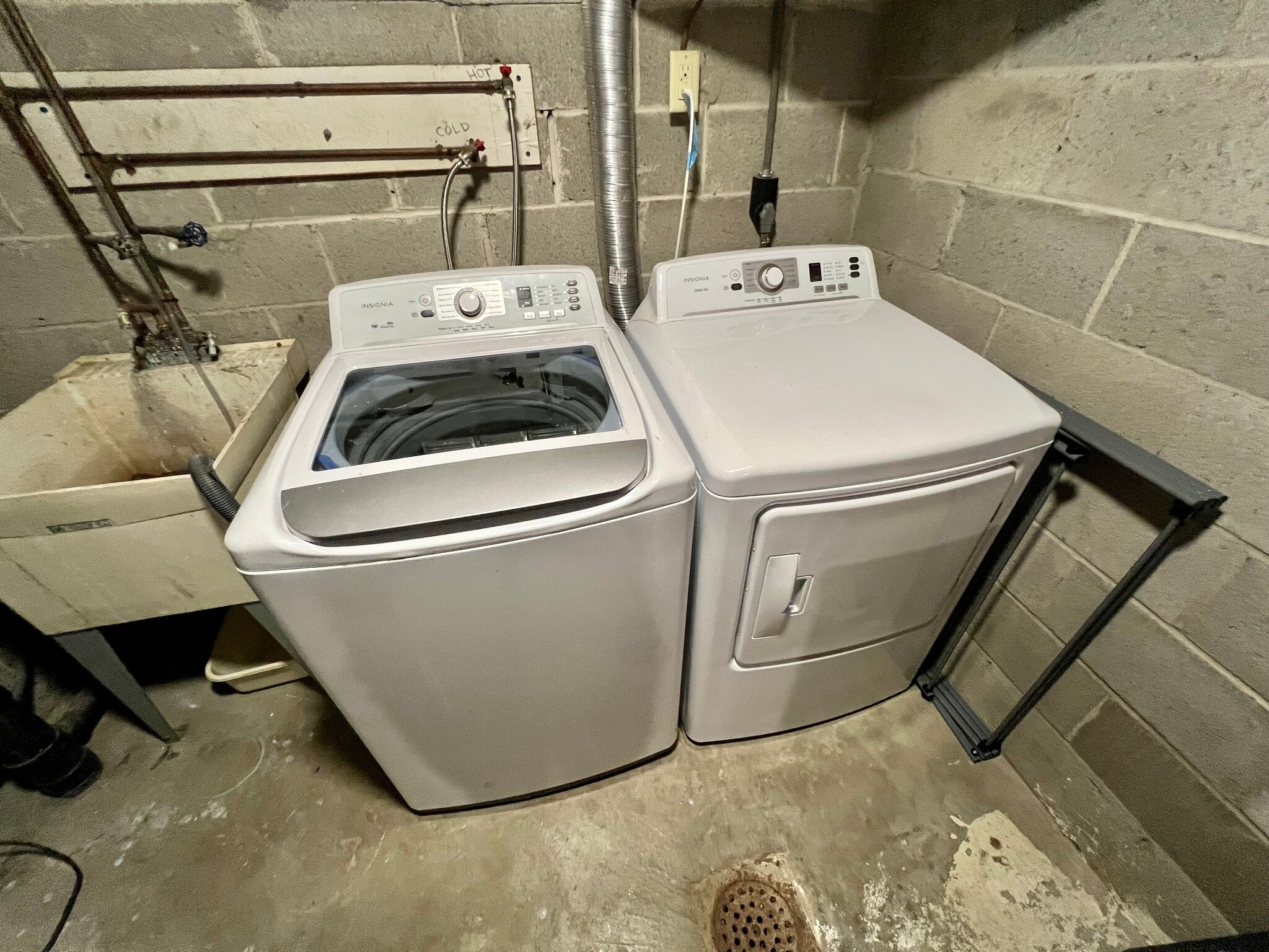 Building Photo - 8099 Nuttals Grove Rd