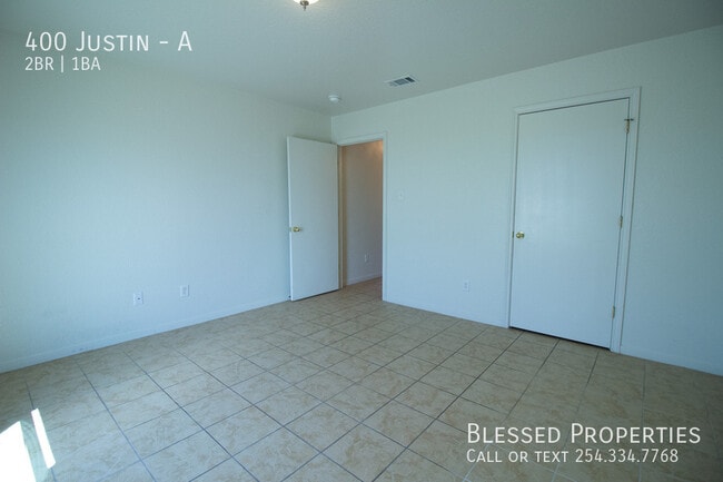 Building Photo - 400 Justin-A