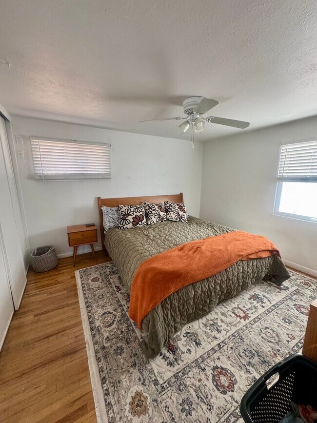 Building Photo - Charming 3 Bedroom in Knob Hill with views of Pikes Peak