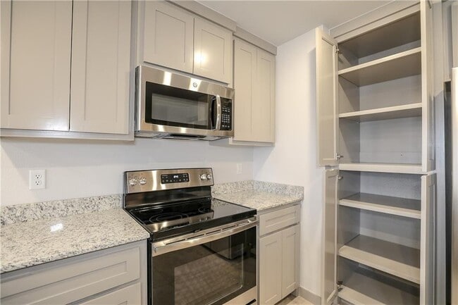 Building Photo - 3412 SW Vel Mews