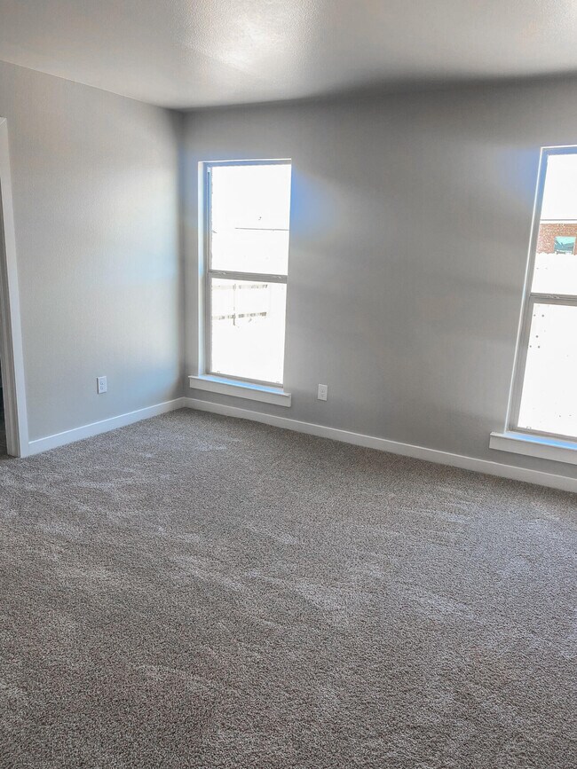 Building Photo - 13703 Avenue S