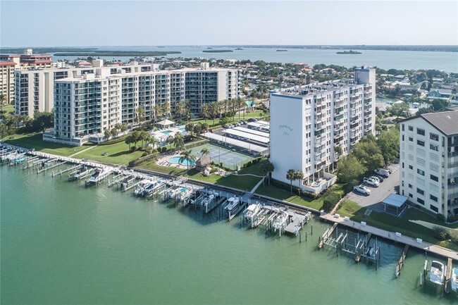 Building Photo - 660 Island Way