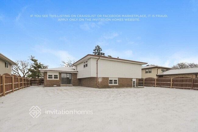 Building Photo - 16632 Parkview Ave