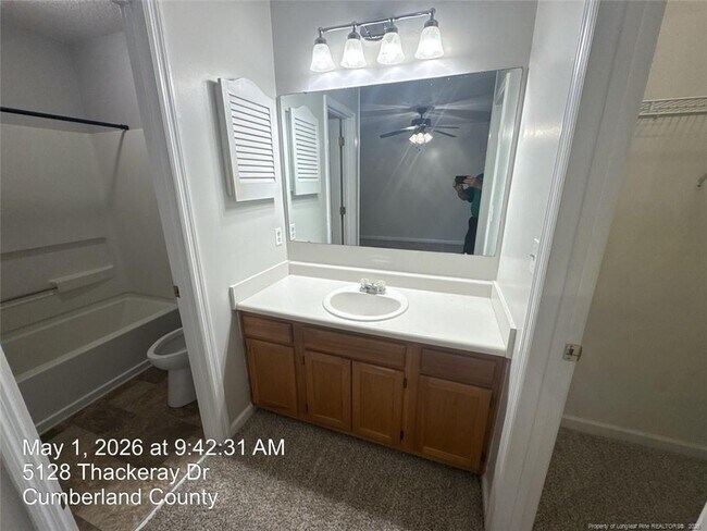 Building Photo - 5128 Thackeray Dr
