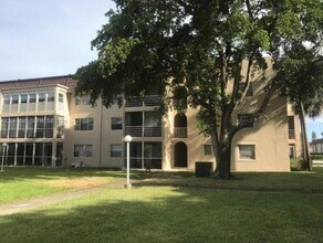 Building Photo - 2700 Riverside Dr