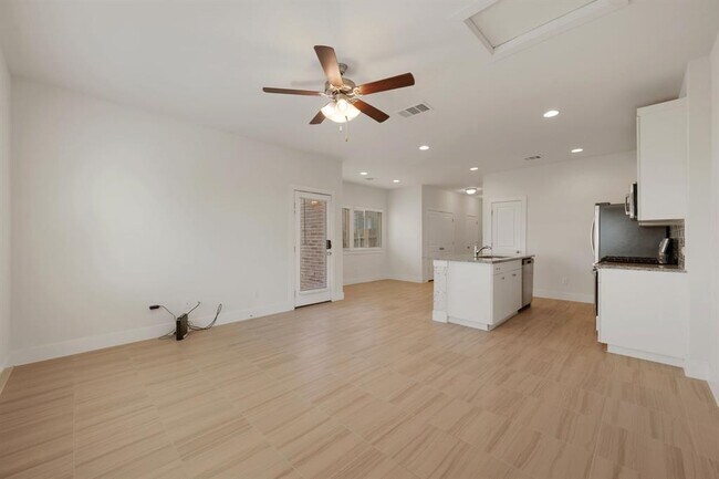 Building Photo - 603 White Steppe Way