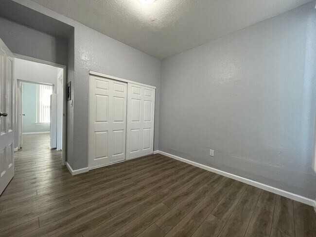 Building Photo - 00812