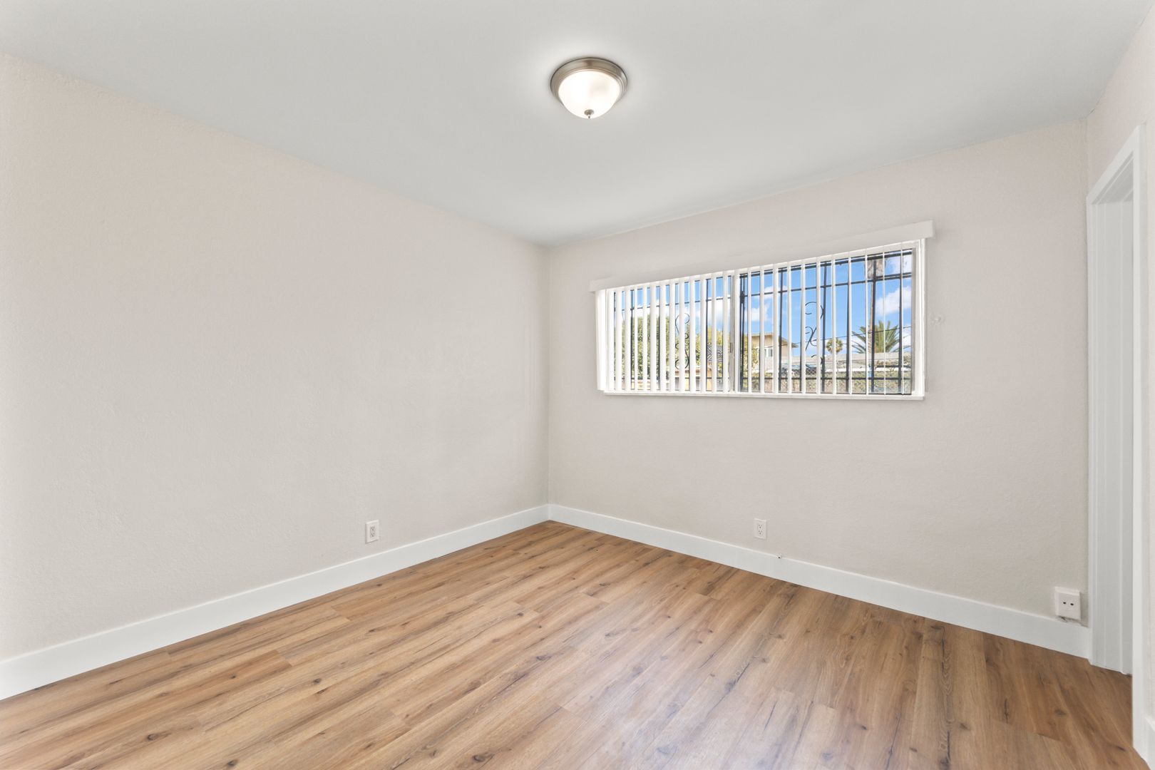 Building Photo - 1254 W 110th St