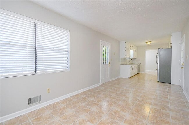 Building Photo - 5041 Alexander Ave