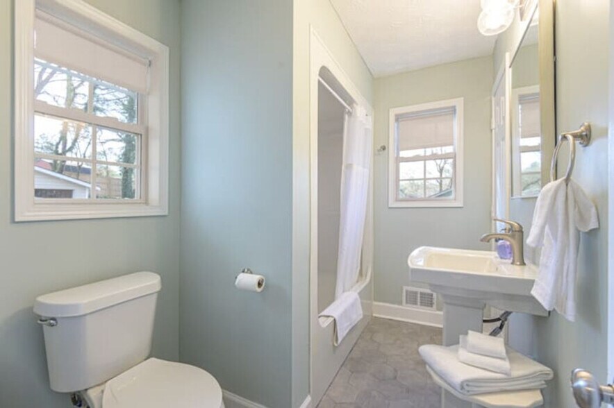 Building Photo - 56 Arrowhead Dr