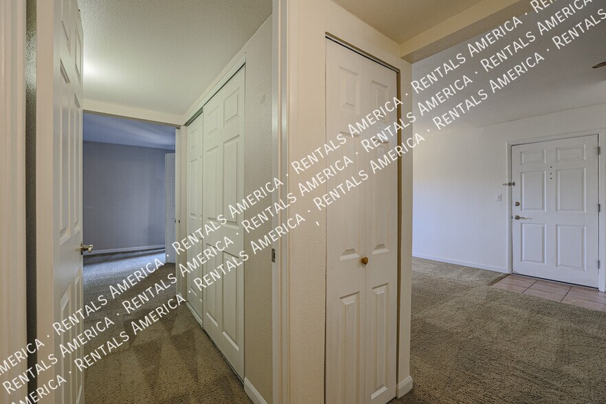 Building Photo - 5877 N Granite Reef Rd