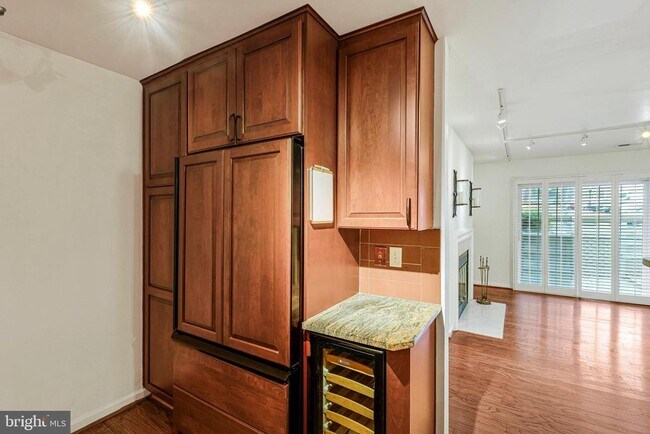 Building Photo - 2237 Lovedale Ln