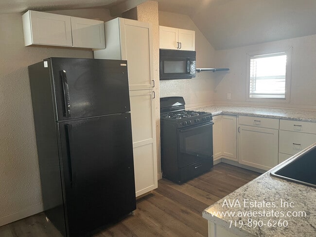 Building Photo - 901 W 17th St