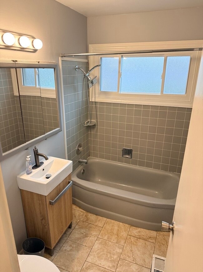 Building Photo - 202 Kentucky St