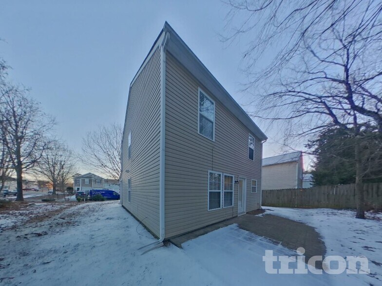 Building Photo - 12341 Stowe Acres Dr