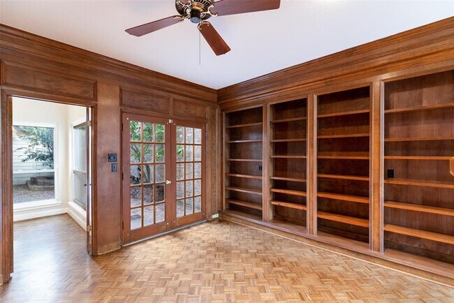 Building Photo - 9559 Doliver Dr