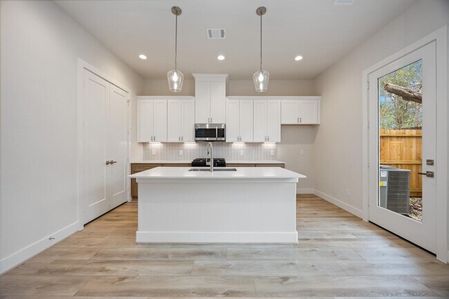 Building Photo - 6112 De Campo St