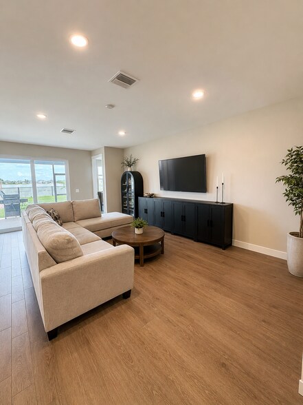 Building Photo - 435 Spring Hill Lake Loop